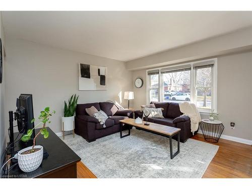 8 Gower Street, London, ON - Indoor Photo Showing Living Room