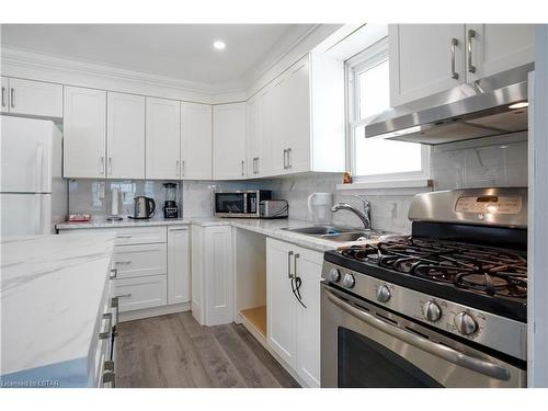 33 Wilson Avenue, Chatham, ON - Indoor Photo Showing Kitchen With Double Sink