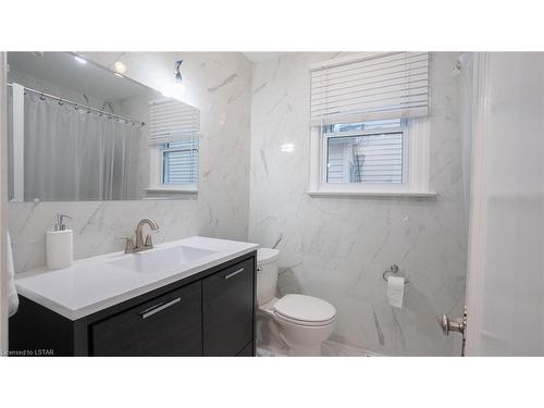 33 Wilson Avenue, Chatham, ON - Indoor Photo Showing Bathroom
