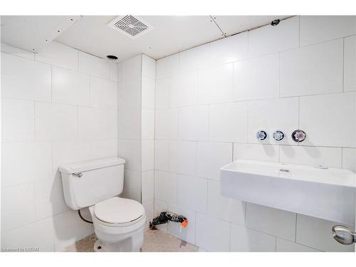 33 Wilson Avenue, Chatham, ON - Indoor Photo Showing Bathroom