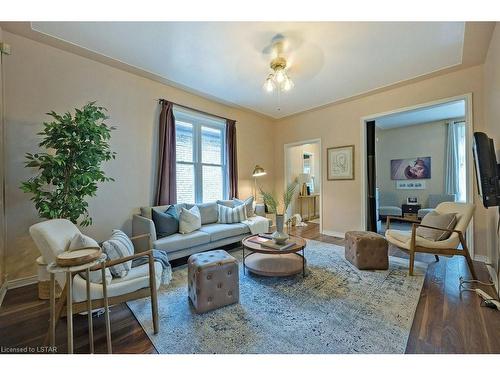 763 Little Grey Street, London, ON - Indoor Photo Showing Living Room