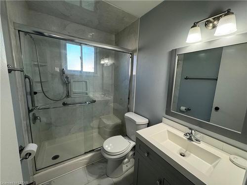 170 Speight Boulevard, London, ON - Indoor Photo Showing Bathroom