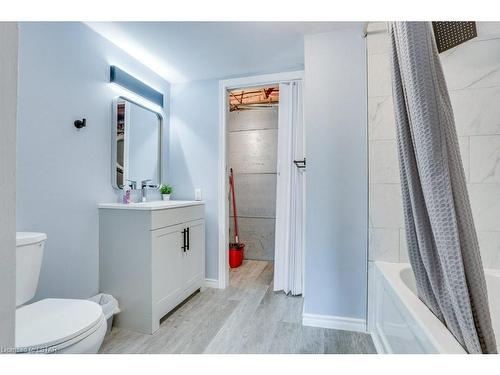 5459 Lake Valley Grove Road, Lambton Shores, ON - Indoor Photo Showing Bathroom