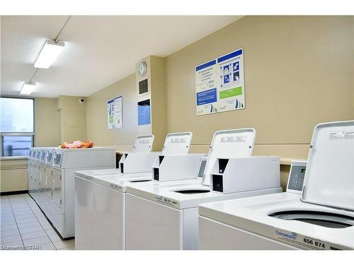 604-389 Dundas Street, London, ON - Indoor Photo Showing Laundry Room