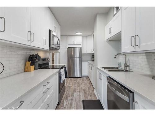 604-389 Dundas Street, London, ON - Indoor Photo Showing Kitchen With Double Sink With Upgraded Kitchen