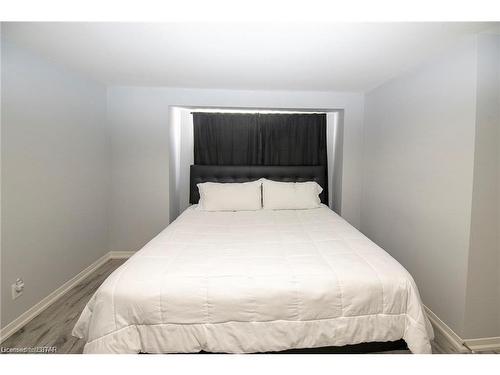 10-757 Wharncliffe Road S, London, ON - Indoor Photo Showing Bedroom