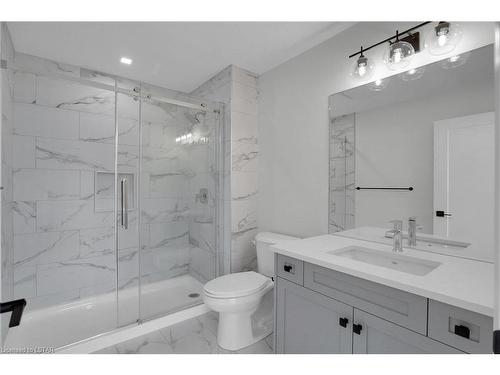 67-2700 Buroak Drive, London, ON - Indoor Photo Showing Bathroom