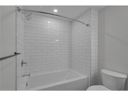 67-2700 Buroak Drive, London, ON - Indoor Photo Showing Bathroom