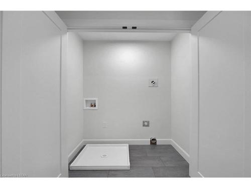 67-2700 Buroak Drive, London, ON - Indoor Photo Showing Other Room
