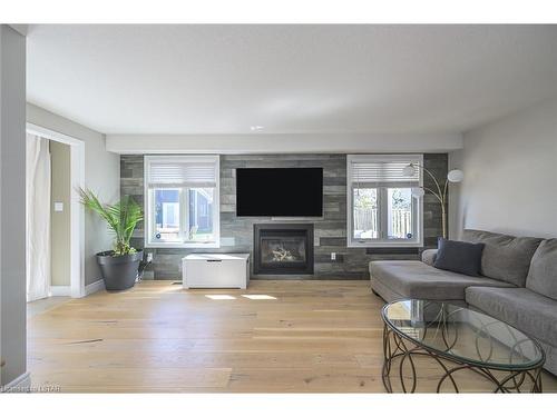 69 Shaw Boulevard, St. Thomas, ON - Indoor Photo Showing Living Room With Fireplace