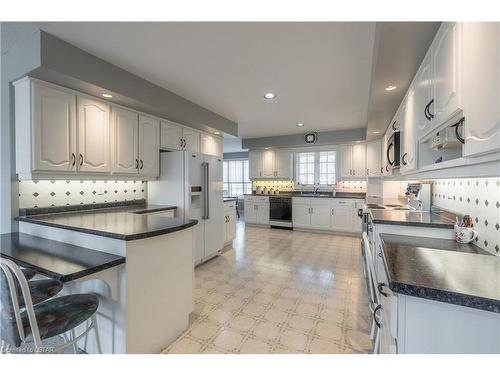41 Abbey Lane, Exeter, ON - Indoor Photo Showing Kitchen
