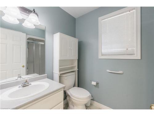 41 Abbey Lane, Exeter, ON - Indoor Photo Showing Bathroom