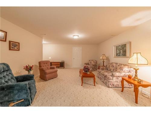 41 Abbey Lane, Exeter, ON - Indoor Photo Showing Living Room