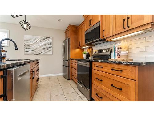 513 Juliana Drive Drive, Mount Brydges, ON - Indoor Photo Showing Kitchen
