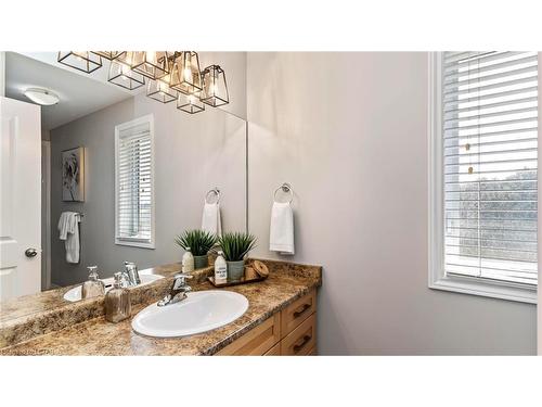 513 Juliana Drive Drive, Mount Brydges, ON - Indoor Photo Showing Bathroom