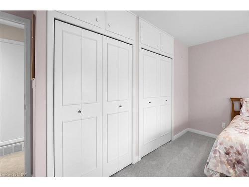 35 Harrison Crescent, London, ON - Indoor Photo Showing Bedroom
