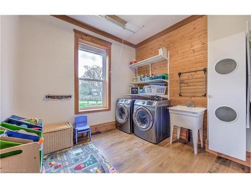 116 Main Street West Street, Norwich, ON - Indoor Photo Showing Laundry Room