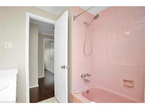 21 Highview Avenue W, London, ON - Indoor Photo Showing Bathroom