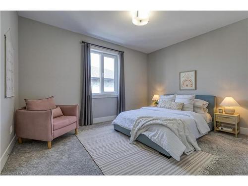 2055 Ironwood Road, London, ON - Indoor Photo Showing Bedroom