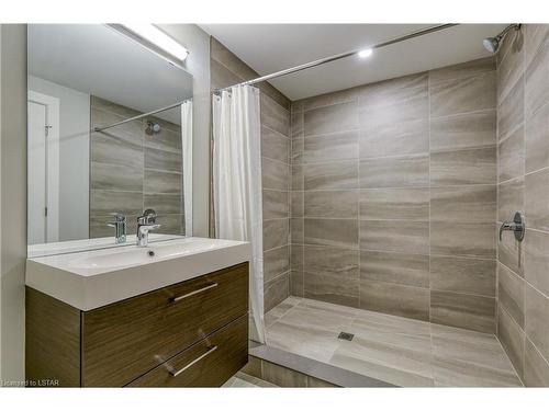 2055 Ironwood Road, London, ON - Indoor Photo Showing Bathroom