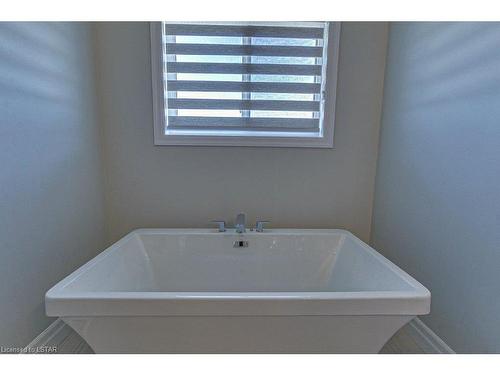 3869 Auckland Avenue, London, ON - Indoor Photo Showing Bathroom