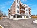 208-1076 Gainsborough Road, London, ON  - Outdoor 
