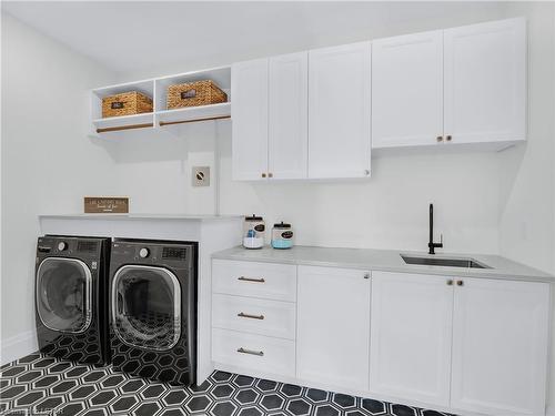 3472 Silverleaf Chase, London, ON - Indoor Photo Showing Laundry Room