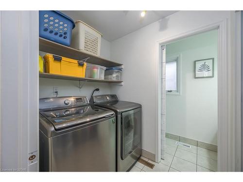 134 Brandy Lane Road, London, ON - Indoor Photo Showing Laundry Room