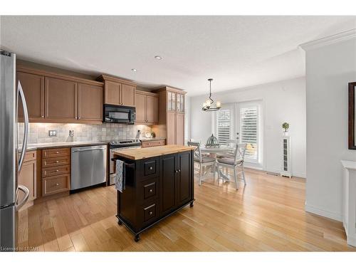 1697 Healy Road, London, ON - Indoor Photo Showing Kitchen