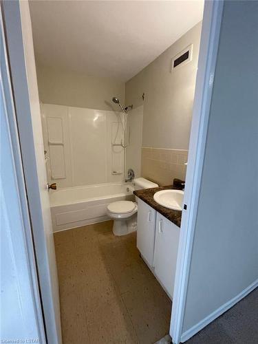 603-563 Mornington Avenue, London, ON - Indoor Photo Showing Bathroom