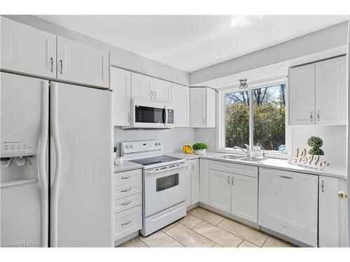 332 Belfield Street, London, ON - Indoor Photo Showing Kitchen