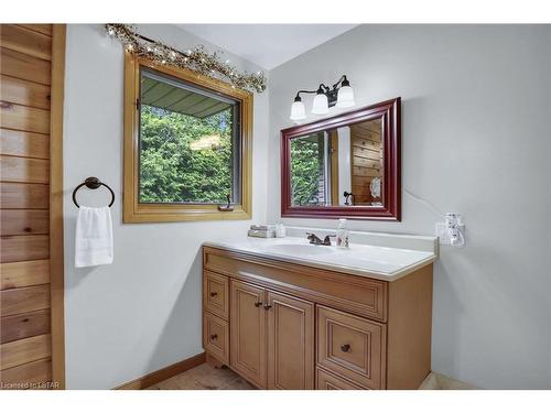 25510 Silver Clay Line, West Lorne, ON - Indoor Photo Showing Bathroom
