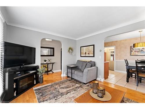 458 West Street, Brantford, ON - Indoor Photo Showing Living Room