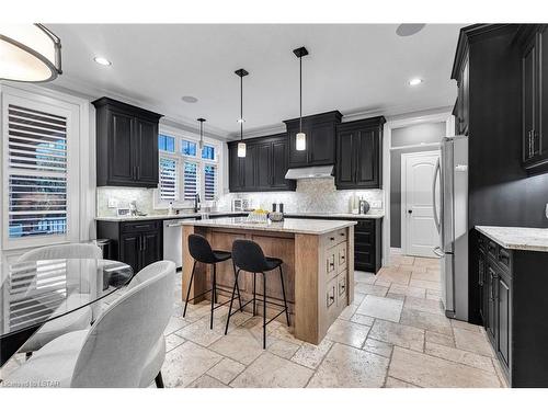 2727 Torrey Pines Way, London, ON - Indoor Photo Showing Kitchen With Upgraded Kitchen