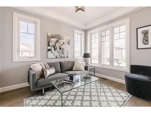 32-2650 Buroak Drive, London, ON - Indoor Photo Showing Living Room