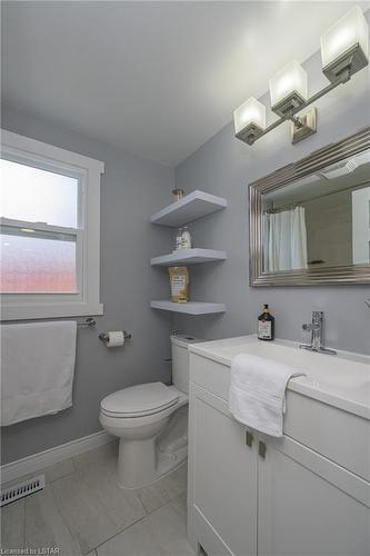 177 Gatineau Road, London, ON - Indoor Photo Showing Bathroom