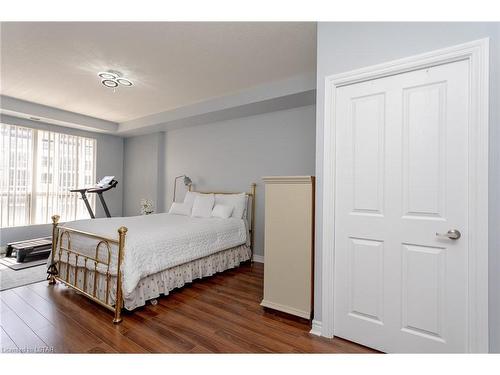 512-1030 Coronation Drive, London, ON - Indoor Photo Showing Bedroom