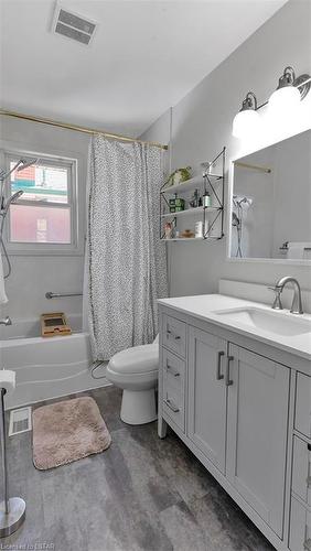 92 Arcadia Crescent, London, ON - Indoor Photo Showing Bathroom