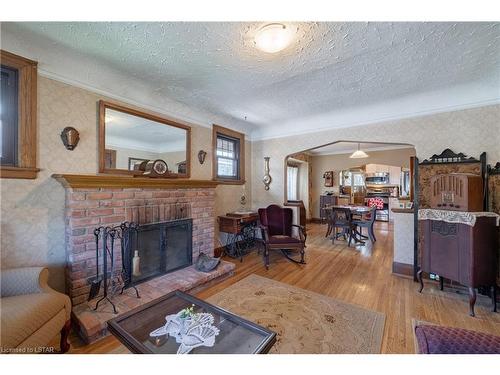 292 Wellington Road, London, ON - Indoor Photo Showing Living Room With Fireplace