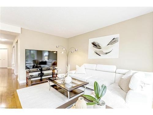 1822 Gough Avenue, London, ON - Indoor Photo Showing Living Room