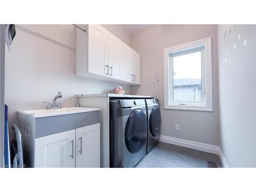 303 Hazelton Lane, Exeter, ON - Indoor Photo Showing Laundry Room
