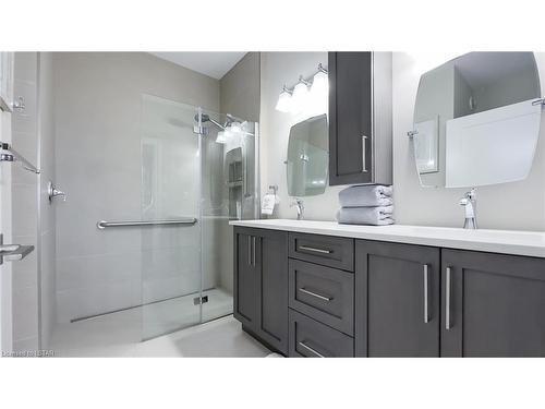 303 Hazelton Lane, Exeter, ON - Indoor Photo Showing Bathroom