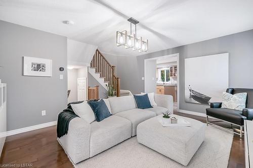 474 Bronco Crescent, Waterloo, ON - Indoor Photo Showing Living Room