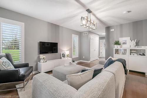 474 Bronco Crescent, Waterloo, ON - Indoor Photo Showing Living Room