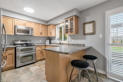 474 Bronco Crescent, Waterloo, ON - Indoor Photo Showing Kitchen