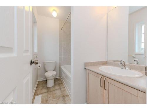 123 Bloomington Drive, Cambridge, ON - Indoor Photo Showing Bathroom