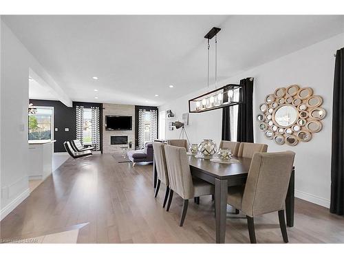 1568 Noah Bend, London, ON - Indoor Photo Showing Dining Room