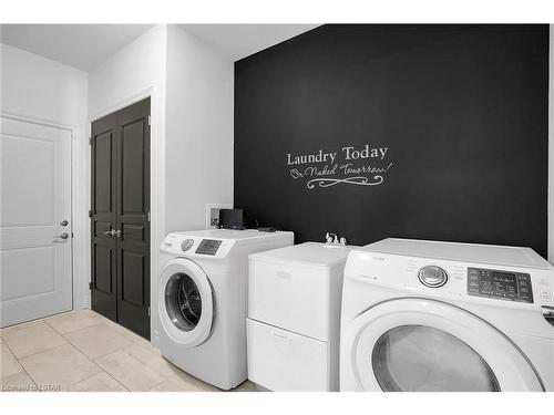 1568 Noah Bend, London, ON - Indoor Photo Showing Laundry Room