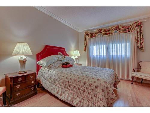 8-681 Commissioners Road W, London, ON - Indoor Photo Showing Bedroom