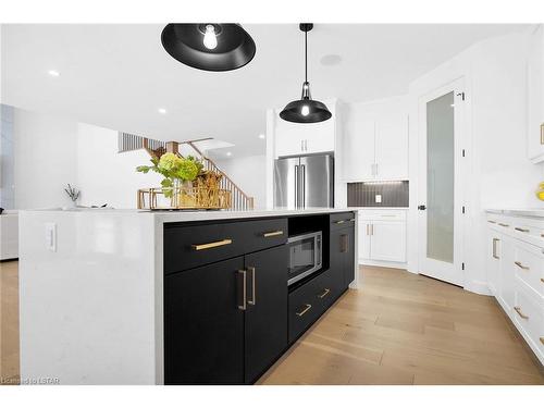 3487 Isleworth Road, London, ON - Indoor Photo Showing Kitchen With Upgraded Kitchen